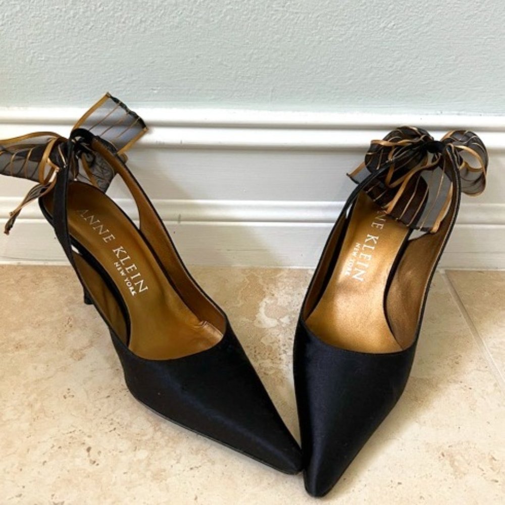 Anne Klein - Black Point Heels | Gold and Black Bow | Women's Size 8 (US)